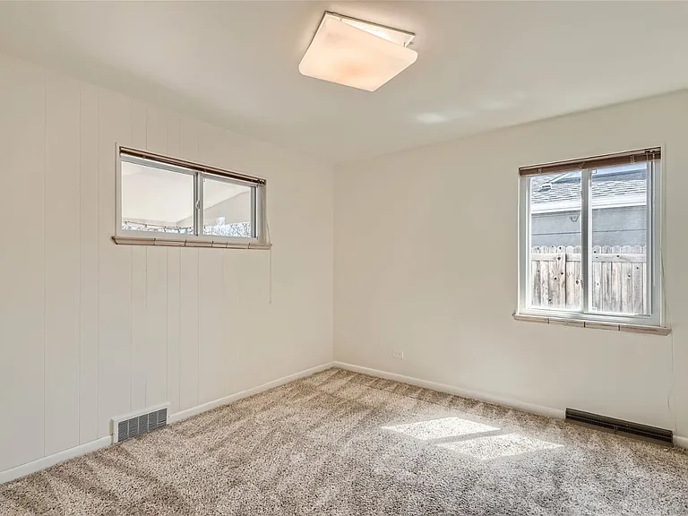 2732 S Garfield St — Photo 13