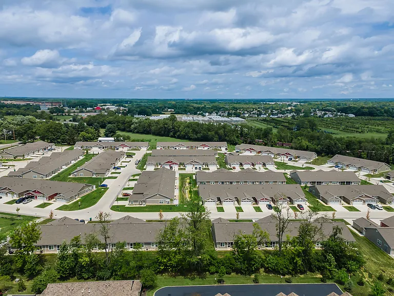 Redwood Groveport — Photo 9