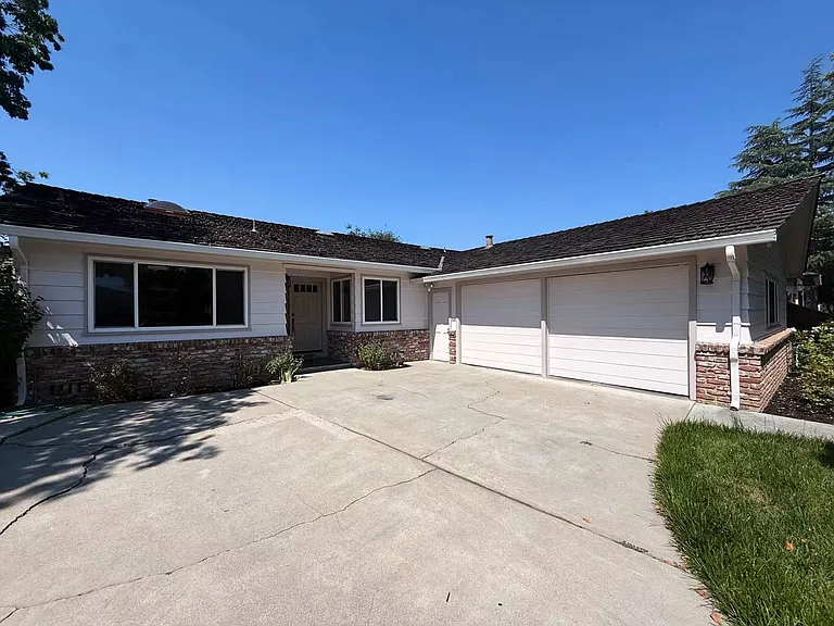 Brookhaven Dr — Photo 1