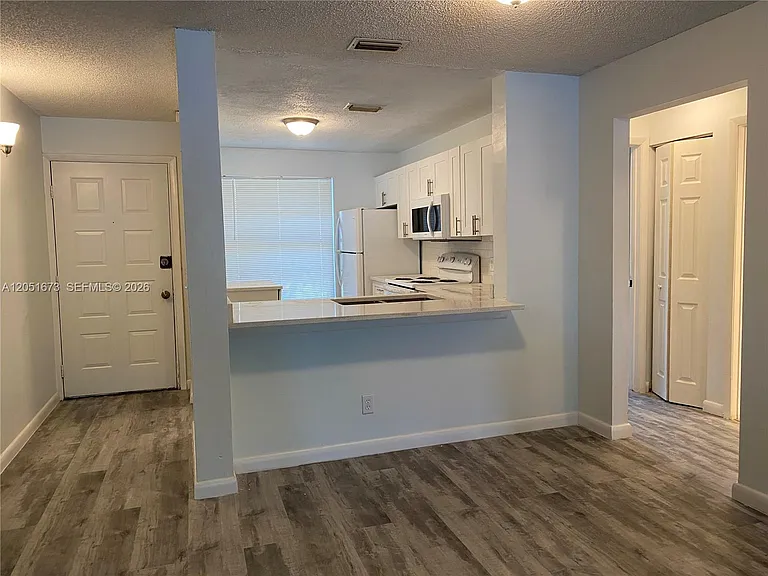 201 Lake Pointe Dr #205 — Photo 7