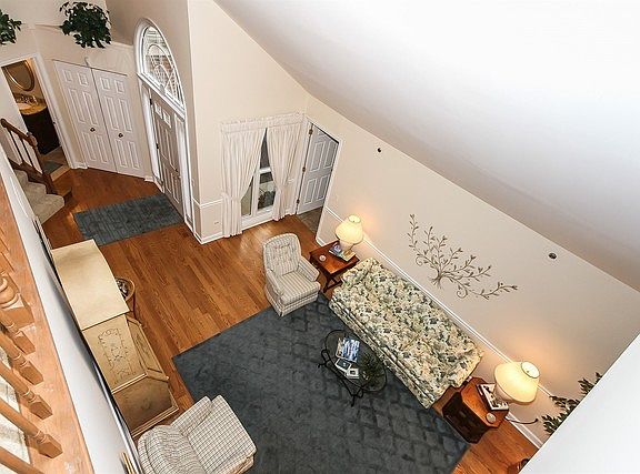 5th image of 2117 N Lake Shore Cir