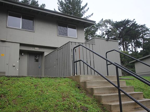 3rd image of 857 Macarthur Ave #D