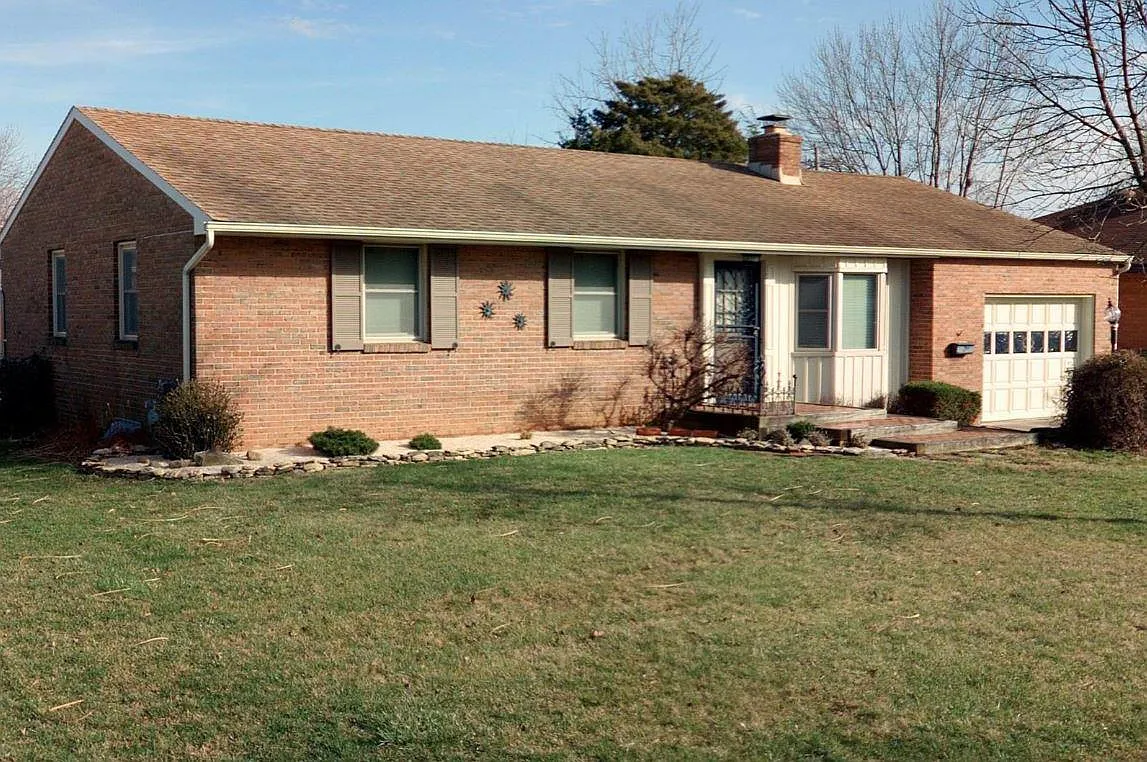 936 Miriam Dr E photo 1