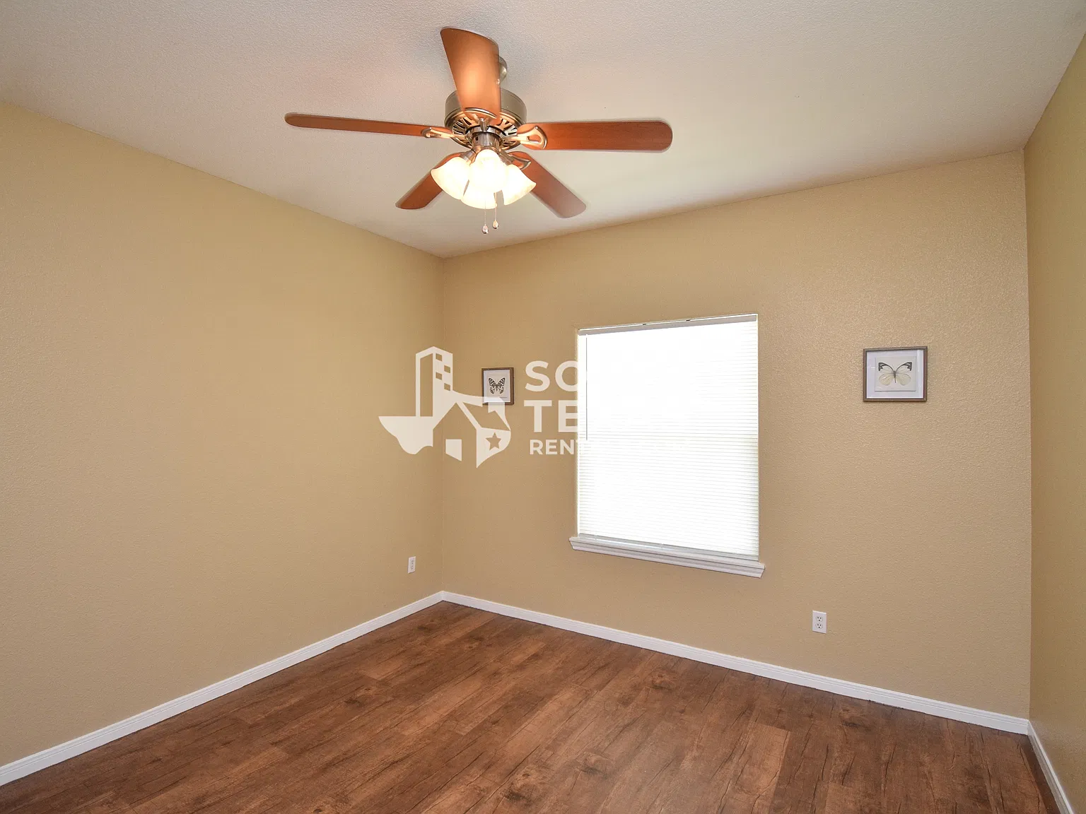 137 Sherwood Fourplex - Apt D — Photo 3