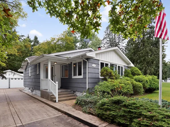 25520 Country Club Dr, South Bend, IN 46619