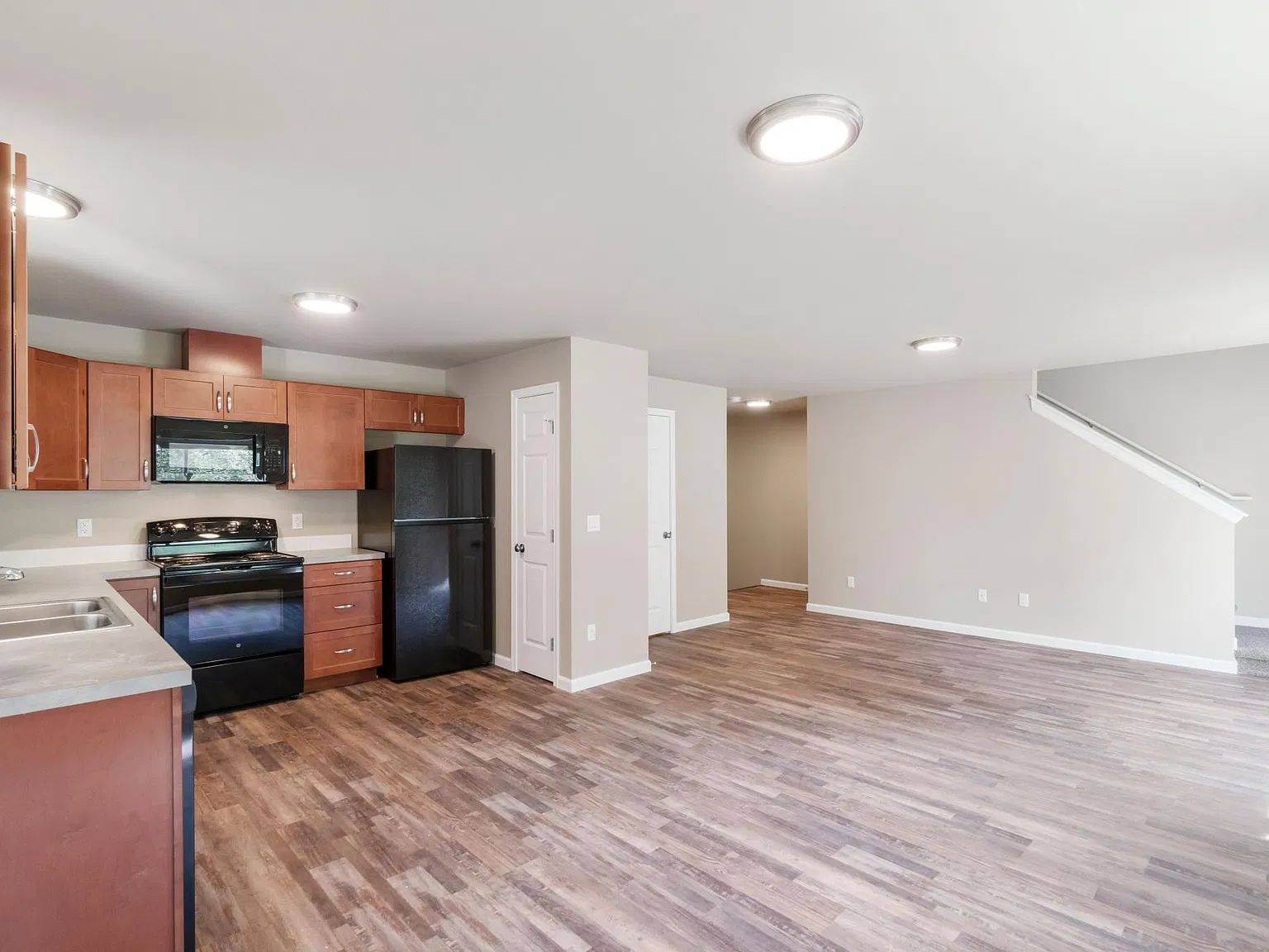 3 bed, 2.5 bath, 1741 sqft, $2,395 — Photo 3