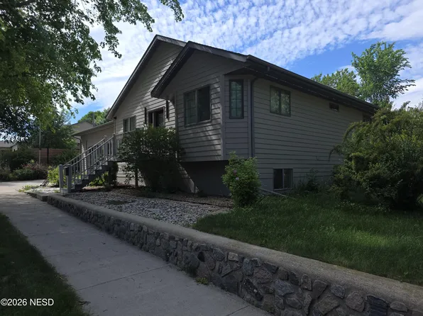 121 E 11th Ave, Webster, SD 57274