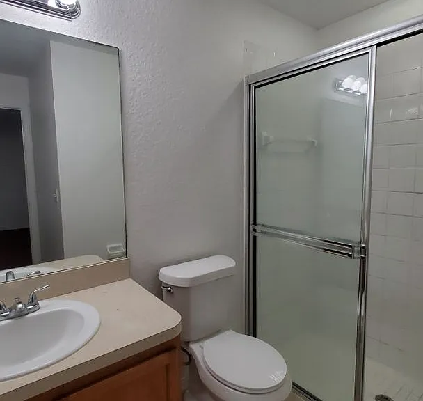 702 E Madison St — Photo 12