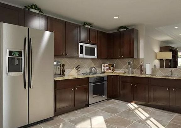 5th image of 325 Holiday Creek Ln