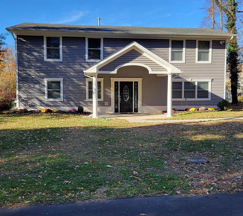 1st image of 210 Royal Ave