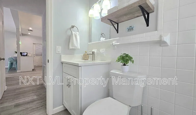 2348 Burton Ave — Photo 23