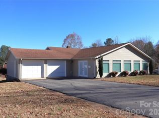 3041 Heffner Pl, Hudson, NC 28638