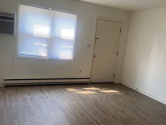5th image of 526 W Simpson St