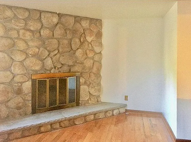 Beautiful upper fireplace - no fires - decorative only!