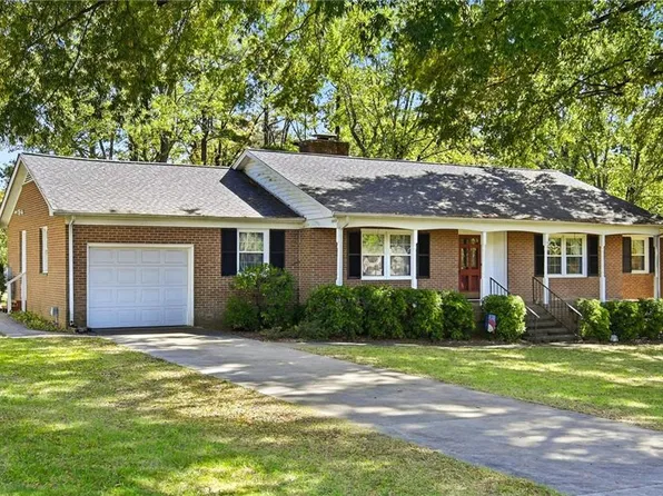 707 Fairidge Dr, Jamestown, NC 27282