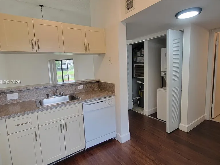 9877 Nob Hill Ln #9877 — Photo 11