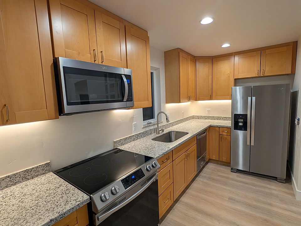 Granite Countertops, under cabinet lights, large microwave