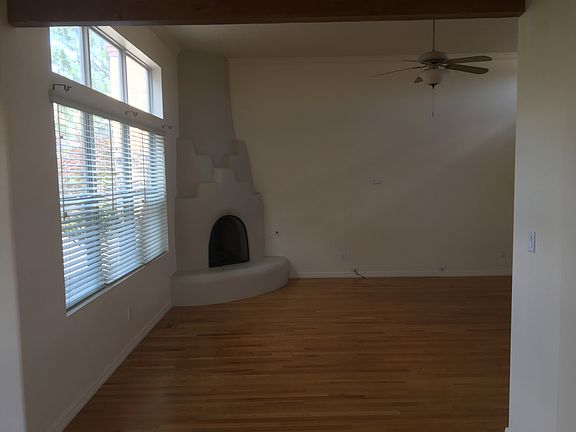 Gas Fire Place in Living Are
