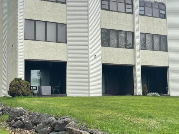 146 Foxfire Dr APT 307, Mount Pocono, PA 18344