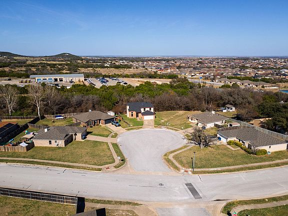 3rd image of 606 Redbud Dr