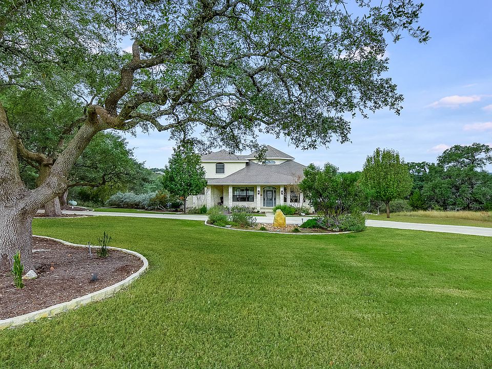 property website for 365 Hidden Pointe in New Braunfels