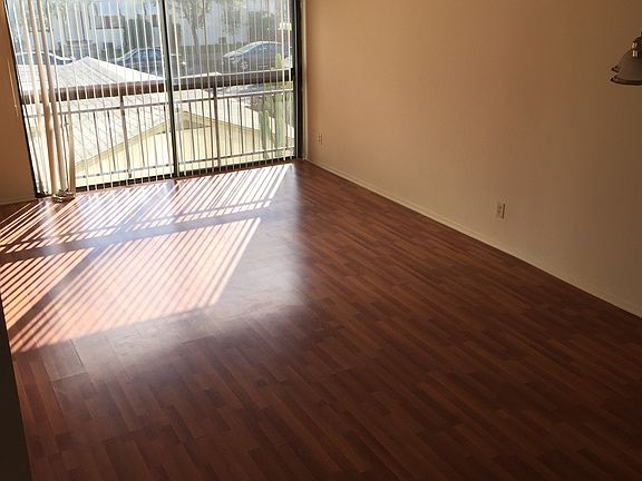 5th image of 703 E Chestnut St APT 15