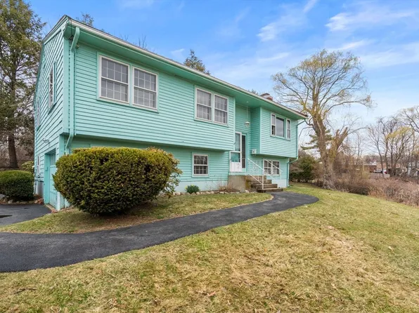 2 Simpson Dr, Framingham, MA 01701