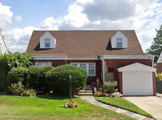 44 Elizabeth Street, Valley Stream, NY 11580