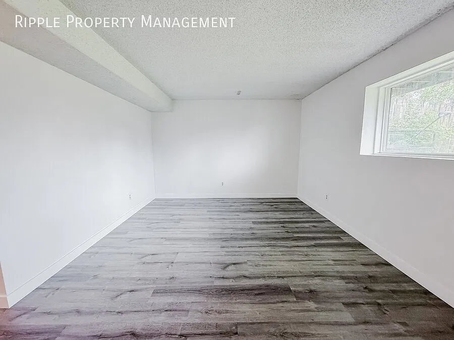 Bright 3 Beds, 1 Baths Townhouse | Family Living In Radisson Heights — Photo 4