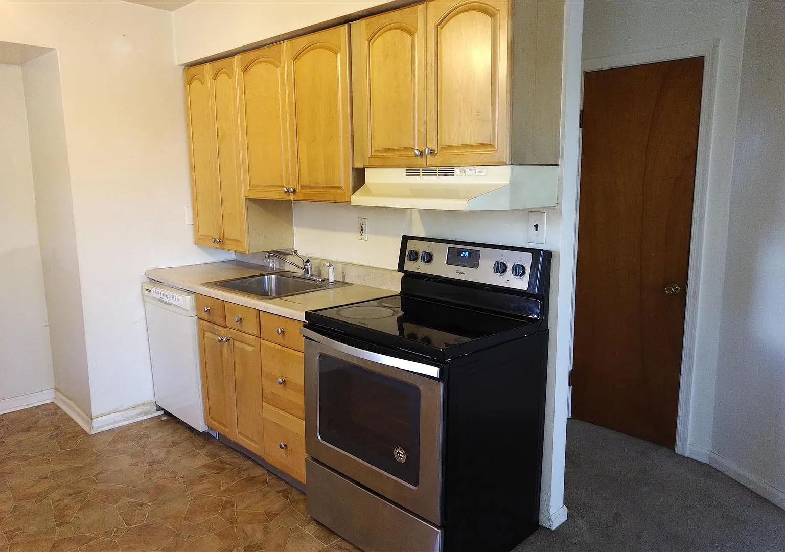 2 bed, 750 sqft, $1,500 — Photo 2