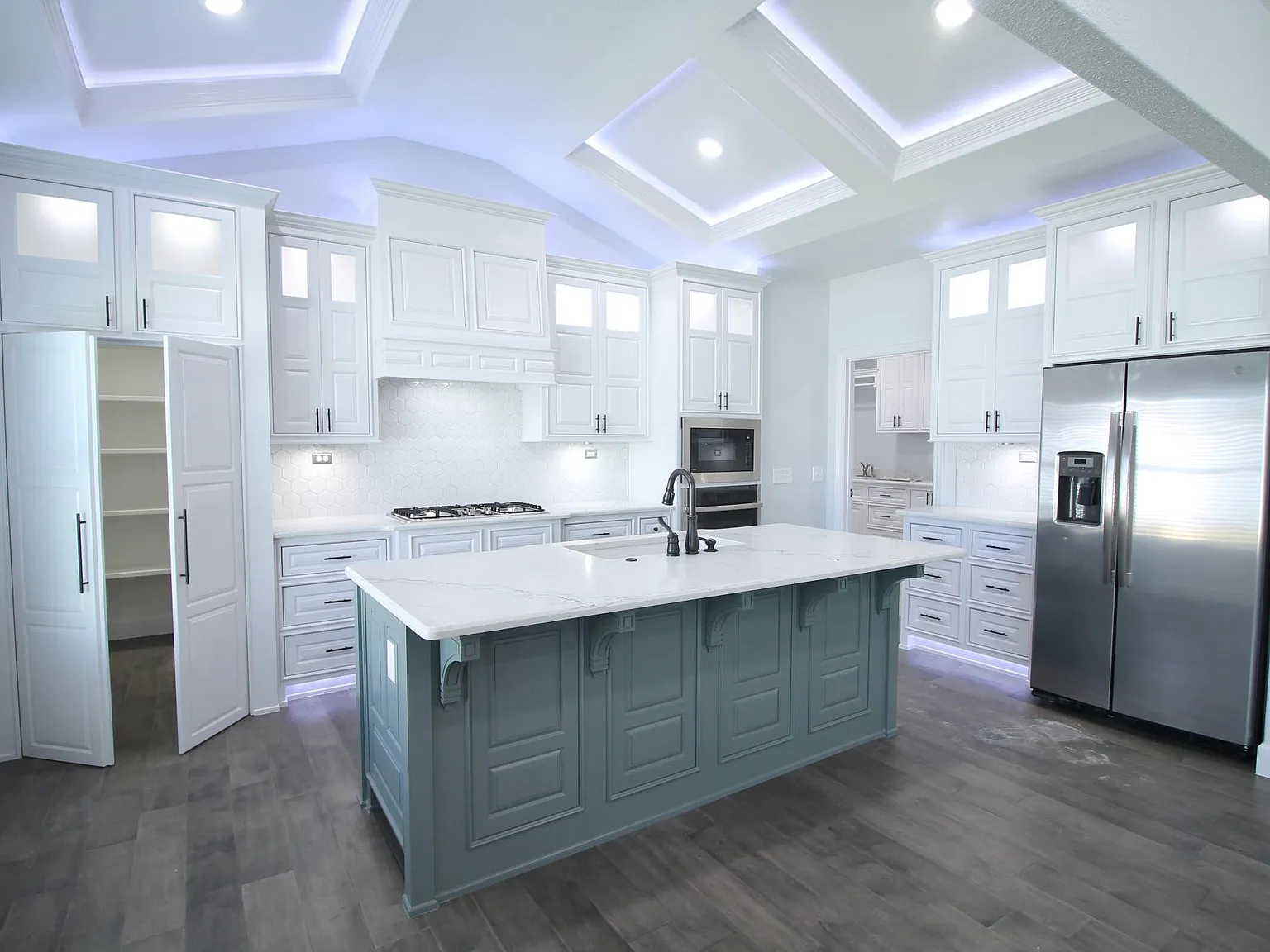 4 bed, 2.5 bath, 2600 sqft, $3,100 — Photo 4