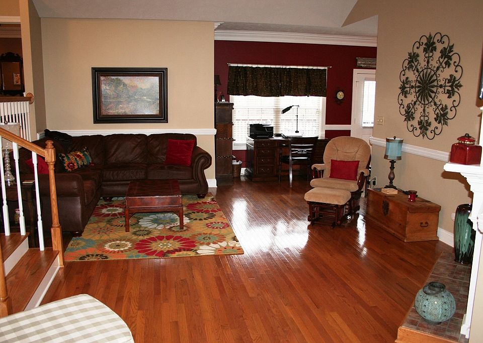 1st image of 395 Oakleigh Dr