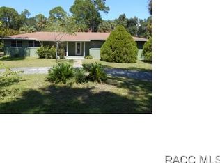 22 Patricia Rd, Yankeetown, FL 34498