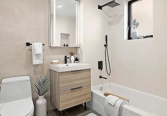 5th image of 116-17 Grosvenor Ln #2D