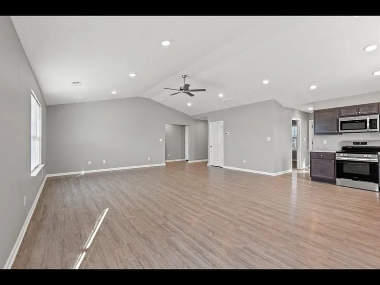 340 Pageant Dr — Photo 7