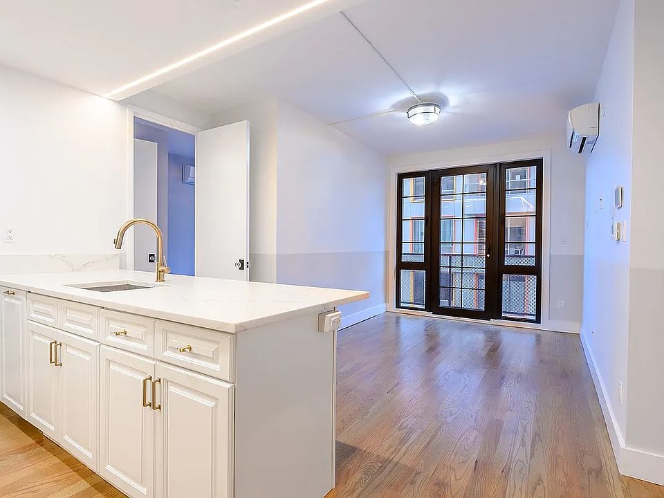 1st image of 115 Stanwix St APT 211