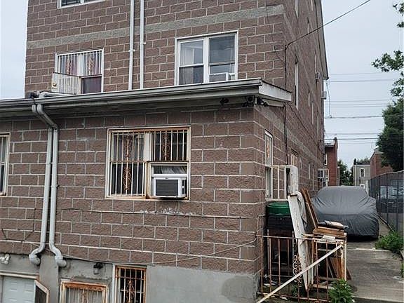 3rd image of 759 Warwick St