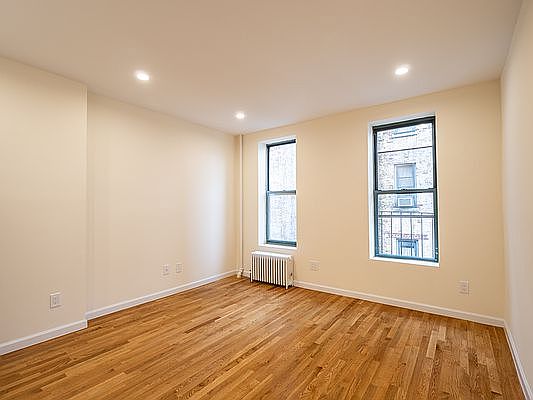 3rd image of 264 6th Ave #22
