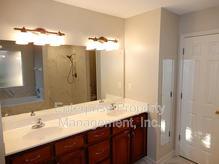 4525 Hickory Creek Dr — Photo 14