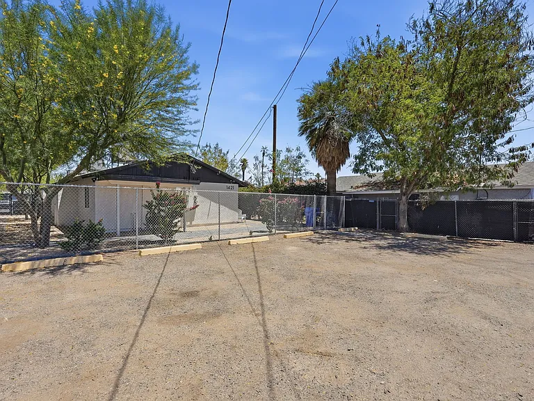 1421 E Roosevelt St #4 — Photo 29