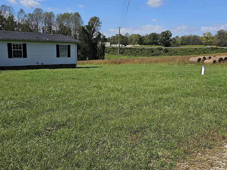 188 Ross Rd — Photo 2