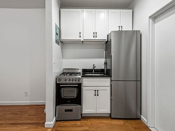 2nd image of 405 E 87th St APT 4D