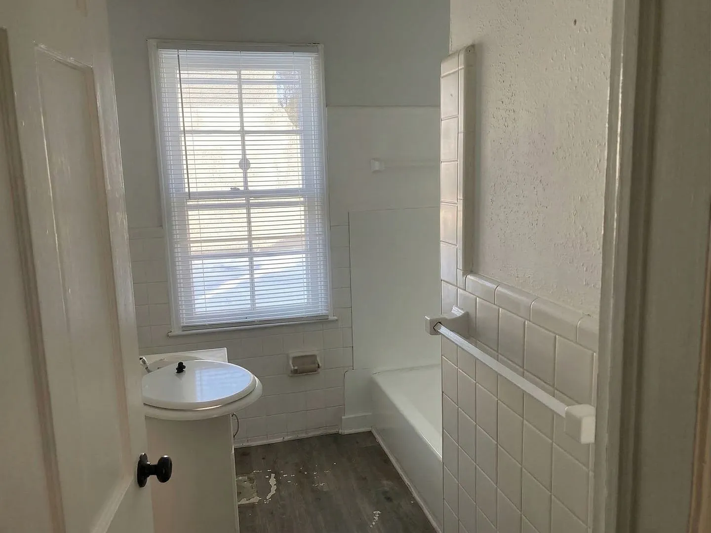 Spacious 3-bedroom, 1 bathroom Brick Home in Schulze — Photo 4