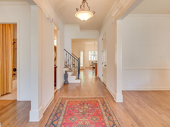 3rd image of 916 Toscana Park Ct