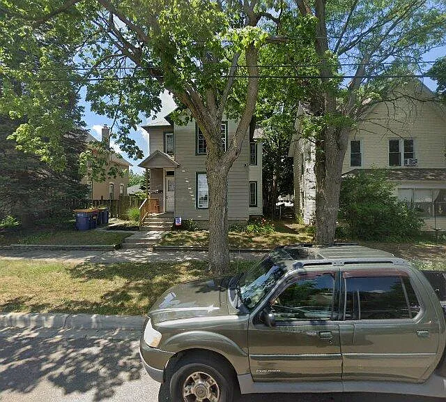 809 Livingston Ave NE #A — Photo 1