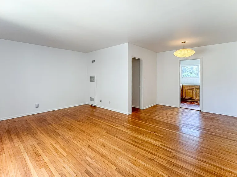 2033 Euclid St #6 — Photo 2