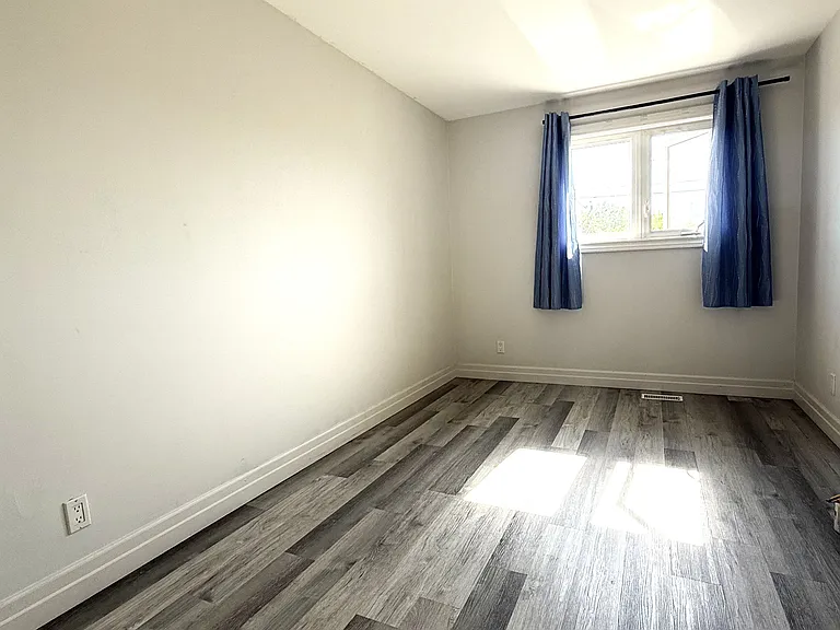 64 Ruthmar Cres — Photo 12