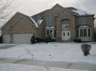 6634 Chatham Cir, Rochester Hills, MI 48306