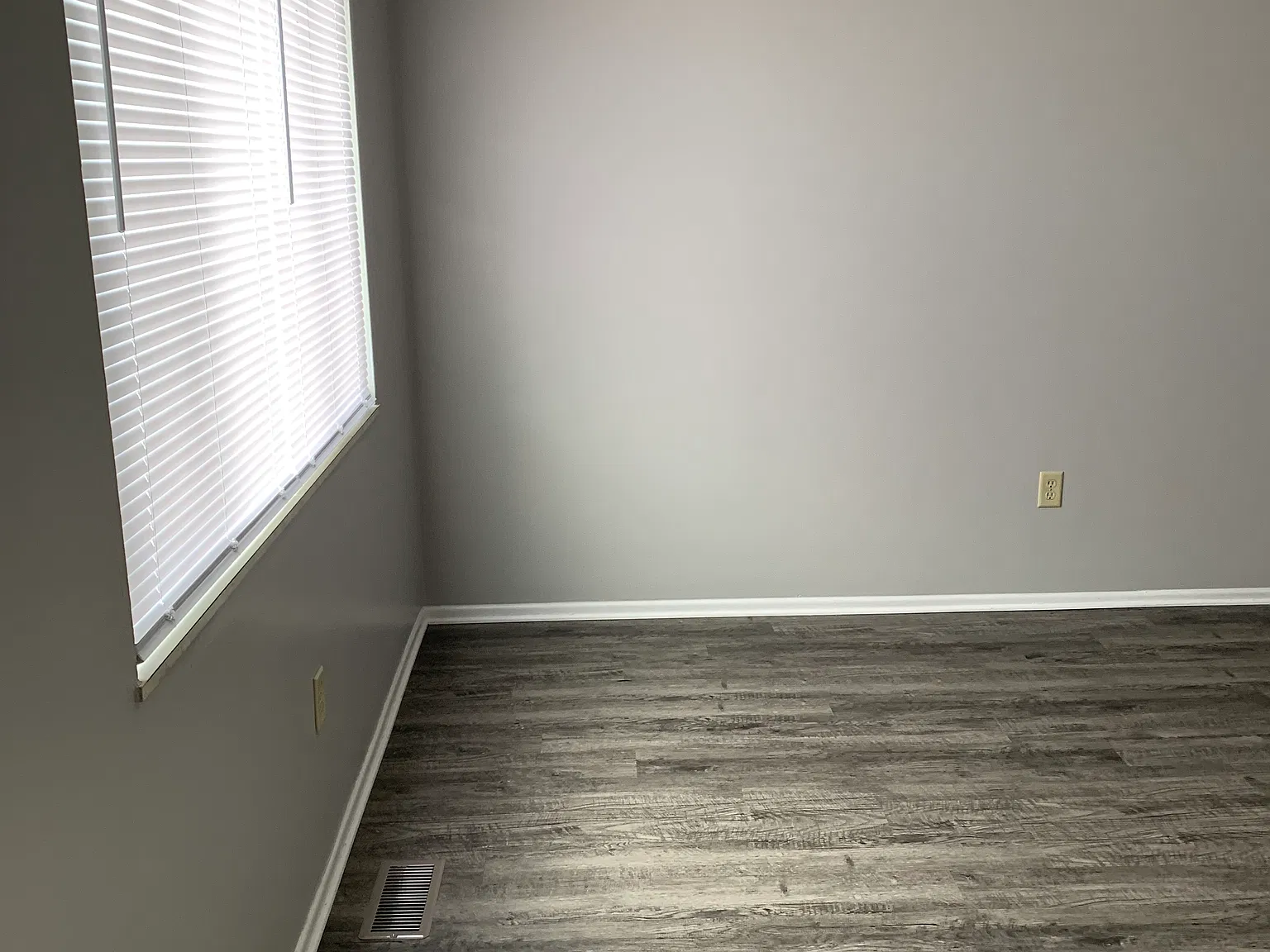 2 bed, 1.5 bath, 878 sqft, $950 — Photo 2