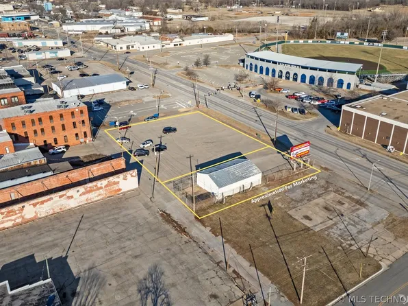 100 N Dewey Ave, Bartlesville, OK 74003